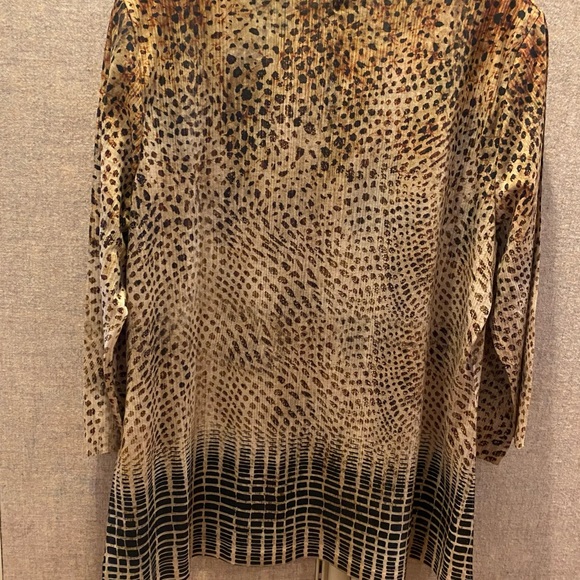 Women’s Chico’s Leopard Print Knit Shirt - Picture 2 of 3